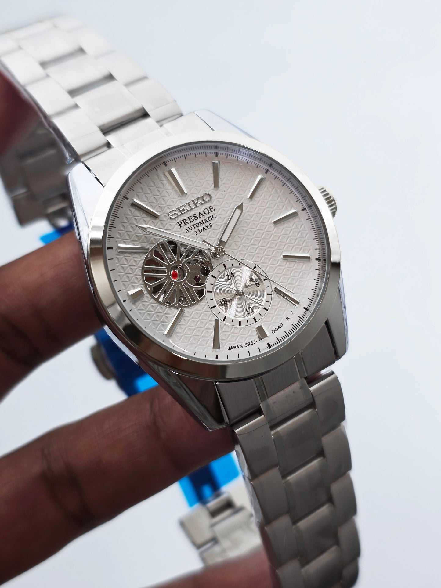 Stylish SEIKO Mechanical Watch | SKO Watch M12 D